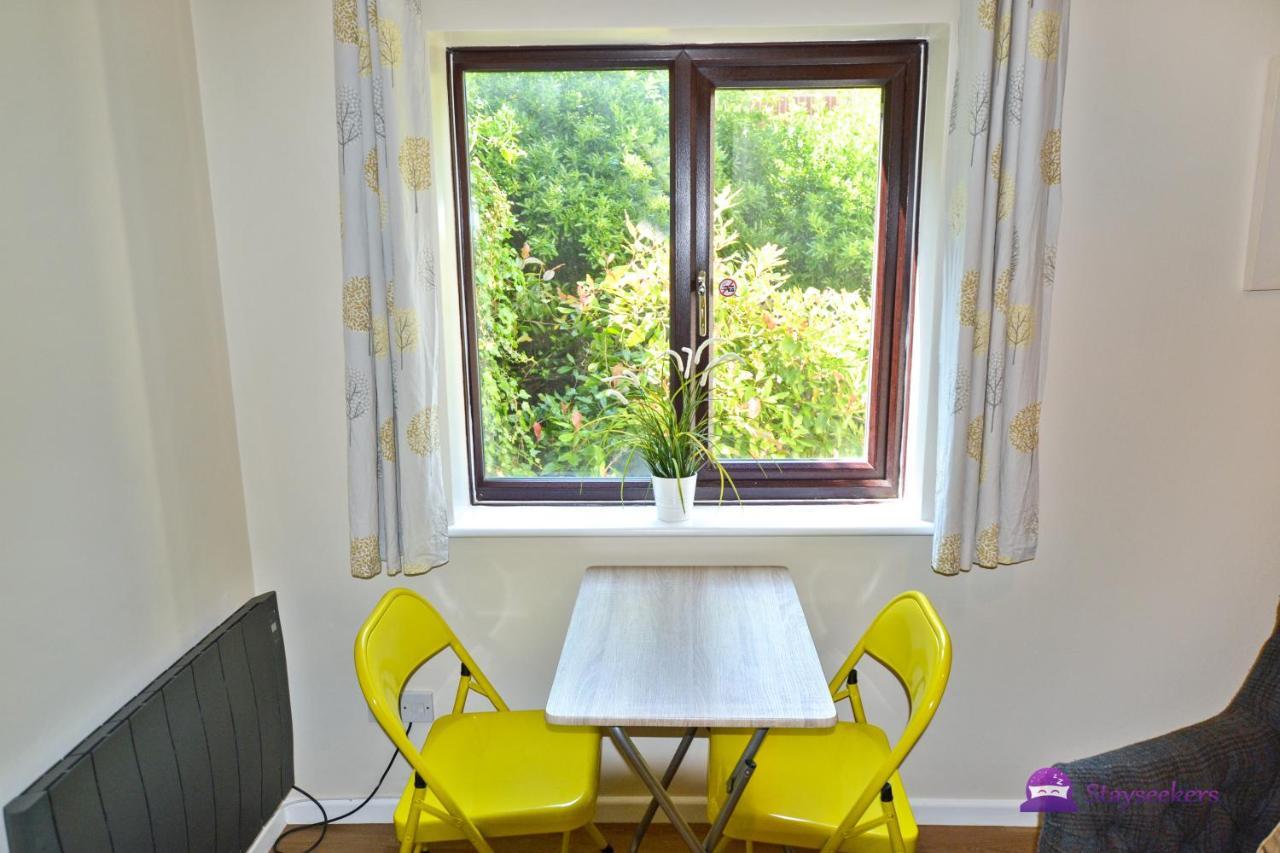 Station 1 Bed Apartment - Stayseekers Salisbury Exterior foto